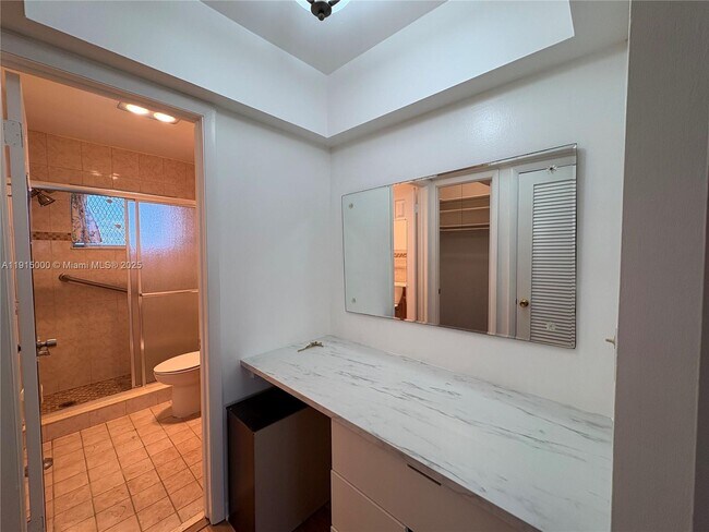 Building Photo - 2223 Park Ln