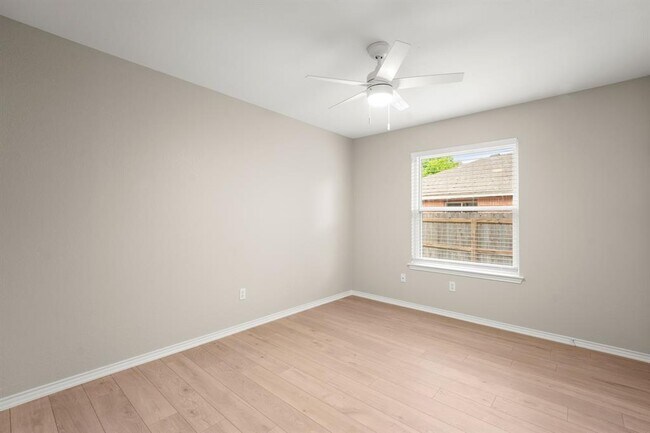 Building Photo - 2113 Rosemary Ln