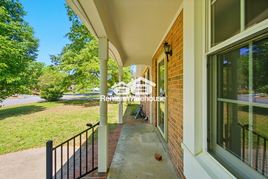 Building Photo - 4817 Stornoway Dr