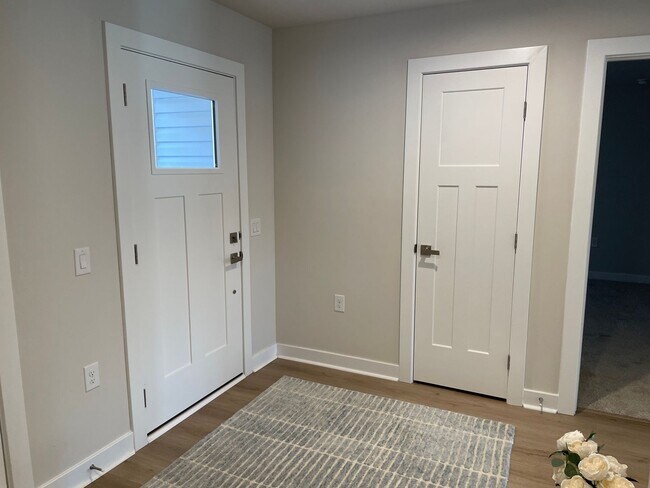 Building Photo - 3 Bedroom 2 Bath Home in Middle Creek Vill...