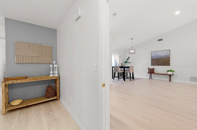 Building Photo - 1611 NW 101st Way