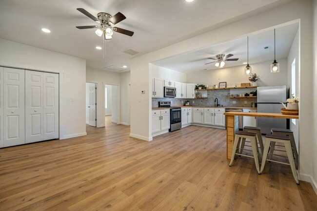 Building Photo - 1014 9th Ave