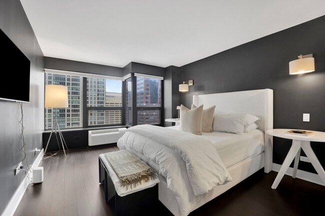 Building Photo - 30 E Huron St