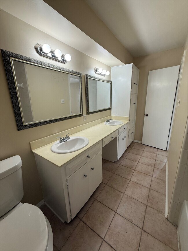 Building Photo - 17149 Beaver Springs Dr