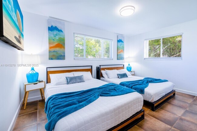 Building Photo - 312 N Luna Ct