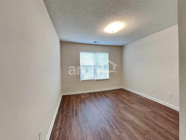 Building Photo - 750 Ashland Park Way