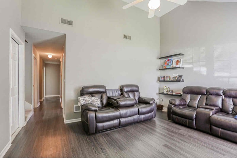 Building Photo - 232 SW Chartwell Cir