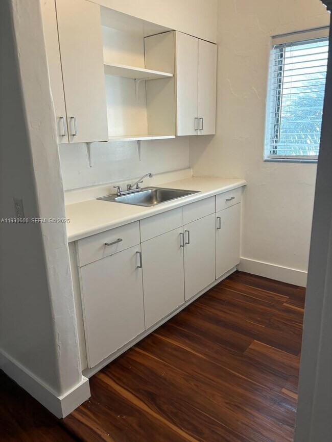 Building Photo - 760 Jefferson Ave