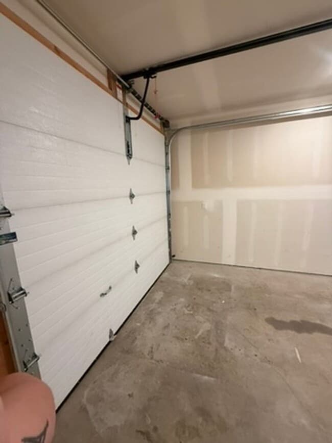 Building Photo - Modern 2-Bedroom Rental in North Pole!