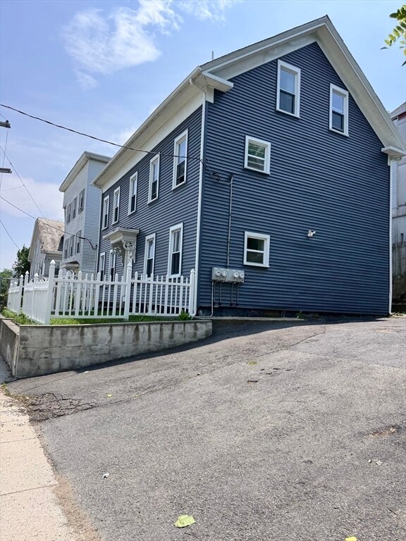 Building Photo - 286 Kimball St