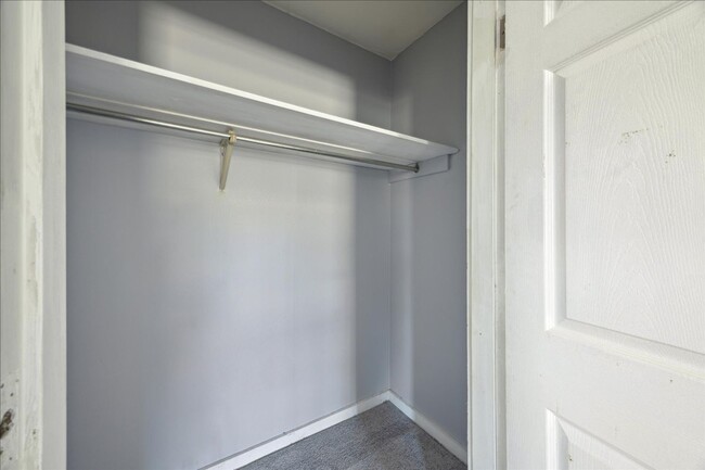 Building Photo - 3BED/2BATH REMODELED