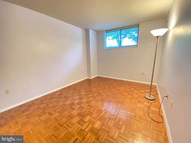 Building Photo - 7111 Woodmont Ave