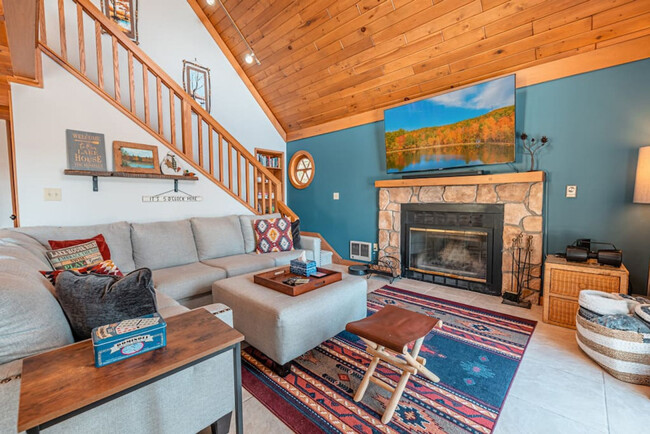 Primary Photo - 1267 Arrowhead Dr