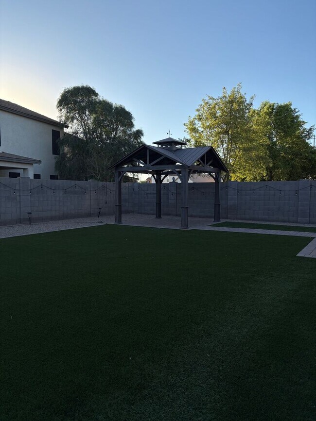 Building Photo - Beautiful 4-bed SFH in Tolleson