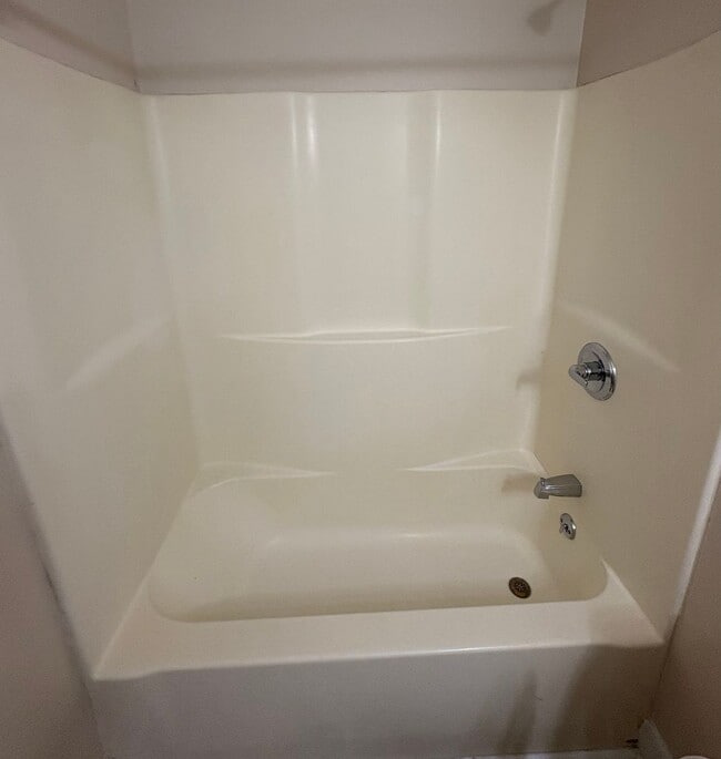 Building Photo - Move in special! First month's rent half o...