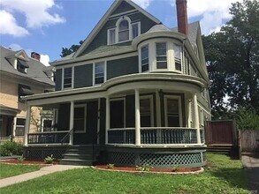 Building Photo - Queen Anne on Oxford