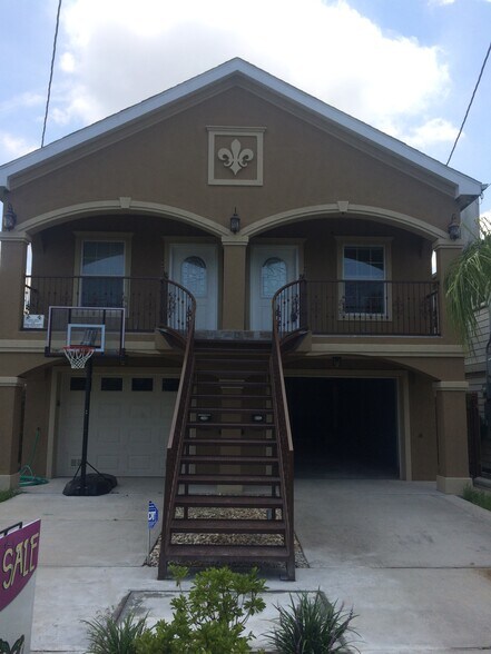 Primary Photo - 862 Florida Blvd