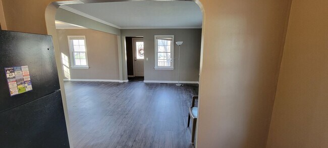 Building Photo - Available August 1st - 3 Bed Home in Cloqu...