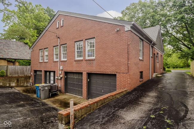 Building Photo - 3346 E Fall Creek Pkwy N Dr