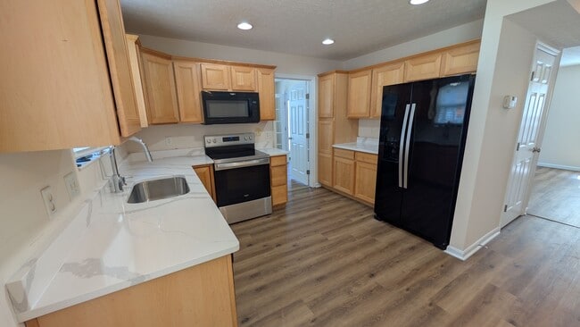 Building Photo - 4BR/2.5BA Middletown Home - Study with French Doors - Pond View