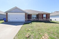 Building Photo - 3 Bed | 2 Bath | Broken Arrow