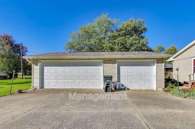 Building Photo - 705 Orchard Ln