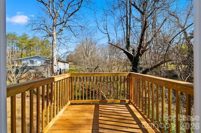 Building Photo - 403 15th Ave SW