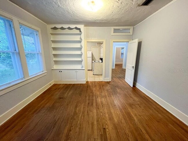 Building Photo - 1118 NW 3rd Ave