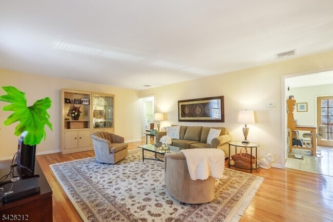 Building Photo - 68 Colgate Ave