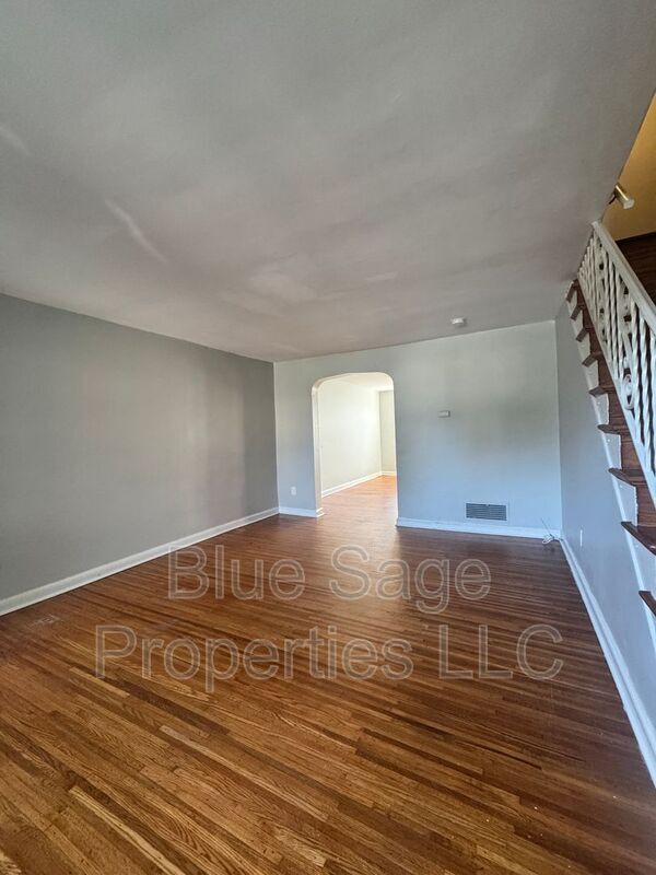 Building Photo - 2304 Bond Ave