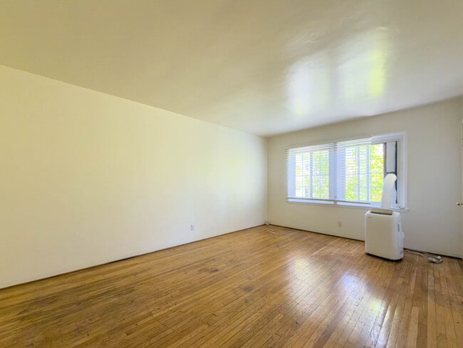 Building Photo - 11926 Magnolia Blvd