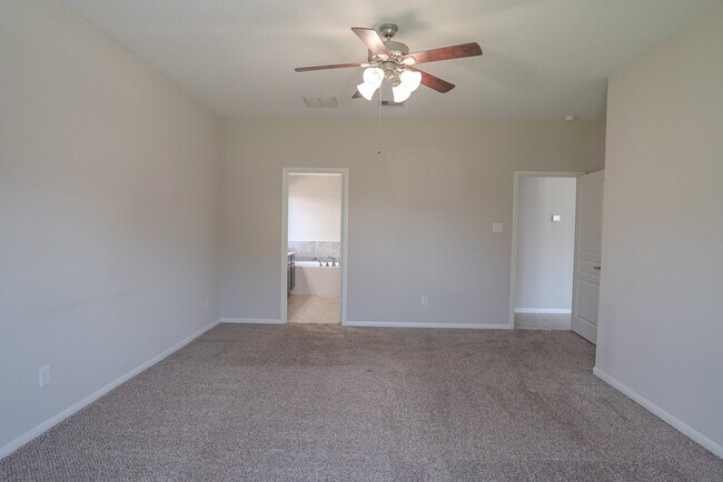 Building Photo - 7818 Lake Commons Dr