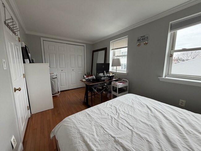 Building Photo - 122 D St