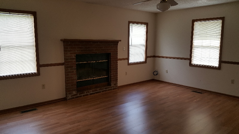 Building Photo - 611 Windcrest Dr