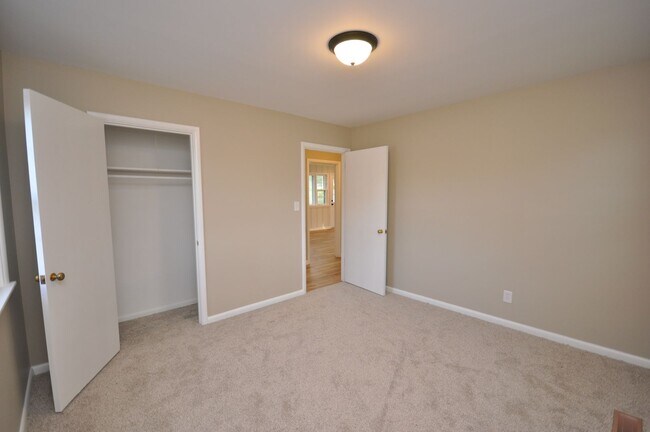 Building Photo - House in Benton City Limits