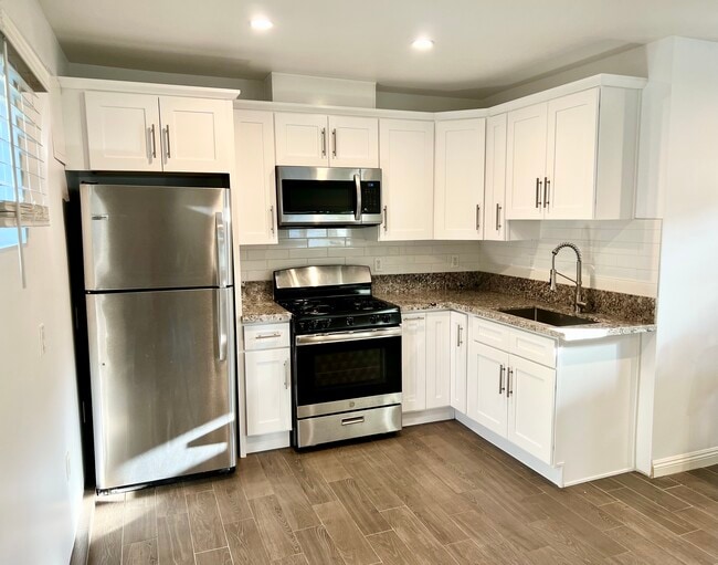 Building Photo - 8112 Paso Robles Ave
