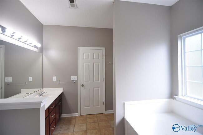 Building Photo - 206 Horseshoe Bend N