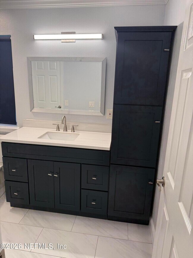 Building Photo - 7990 Baymeadows Cir E