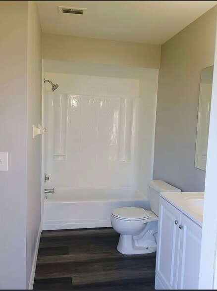 Building Photo - 483 N Briar Creek Point