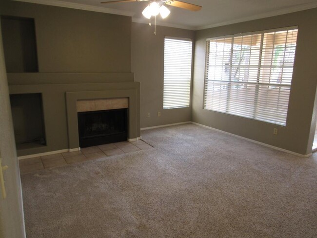 Building Photo - 2 bedroom in Scottsdale AZ 85268