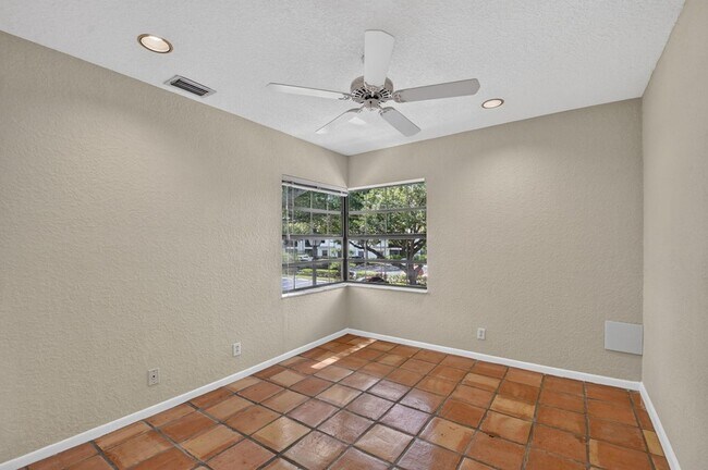 Building Photo - 5451 Verona Dr