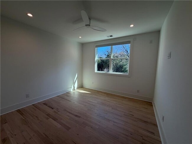 Building Photo - 2385 Nesbitt Dr NE