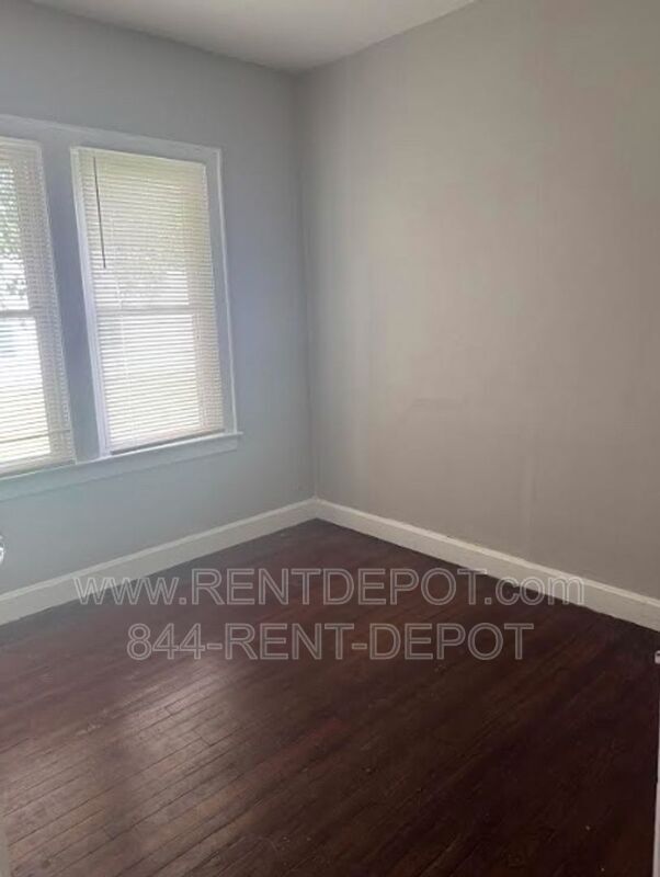 Building Photo - 416 E Riverside Dr