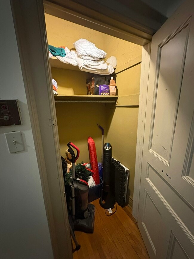 Building Photo - 509 Monroe Ave