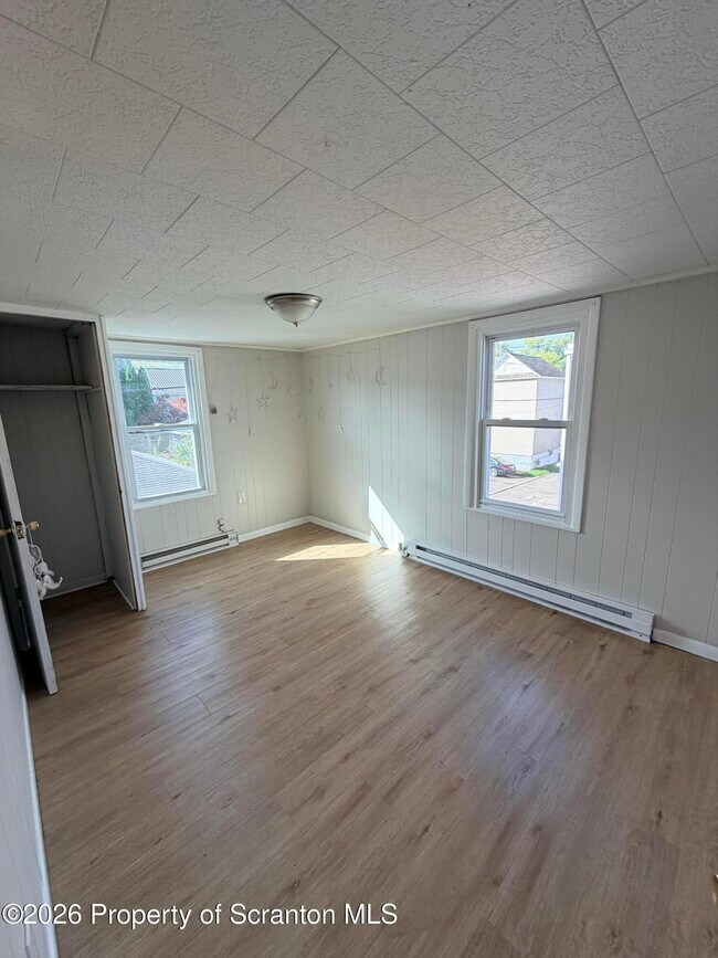 Building Photo - 109 Welles St