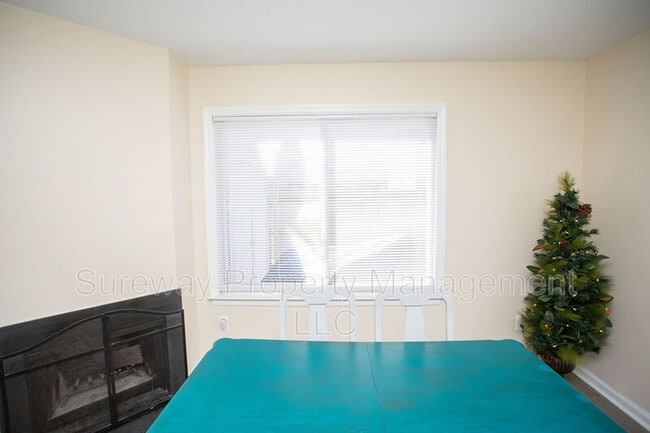 Building Photo - 207 Empress Ct