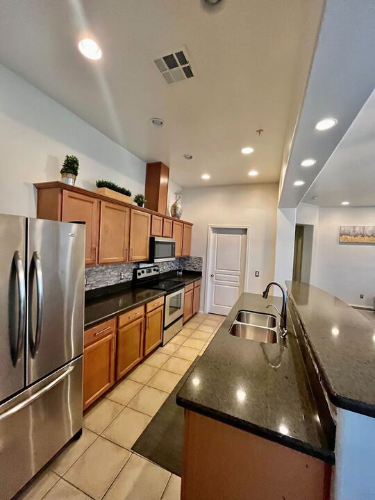 Building Photo - 1225 N 36th St