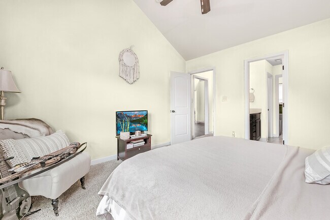 Building Photo - 425 Sea Buoy Ln