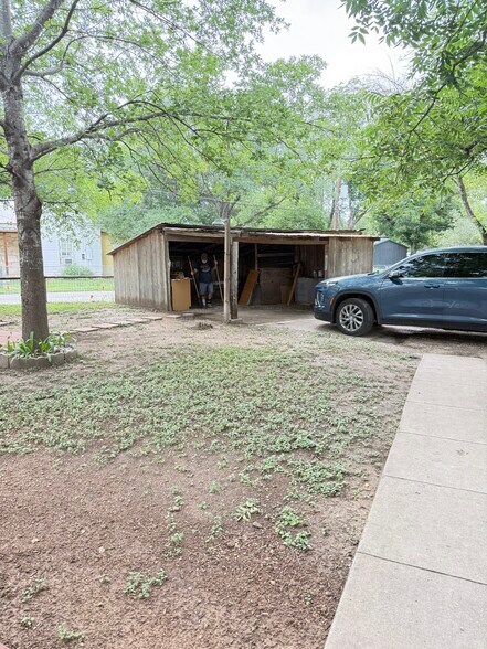 Building Photo - 1115 Isabella St