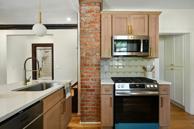 Building Photo - 4200 Adams St